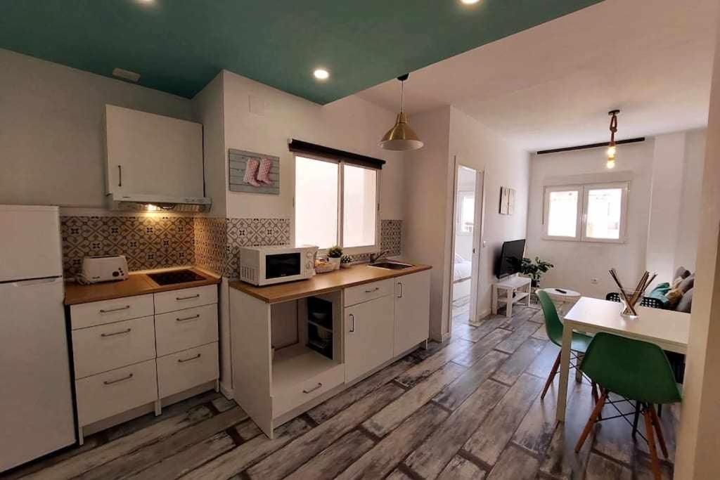 말라가 Bonito Apartamento En 2º Linea De Playa & Parking 아파트 외부 사진