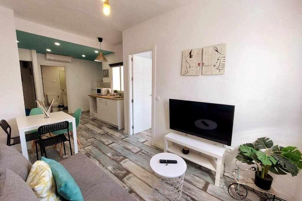 말라가 Bonito Apartamento En 2º Linea De Playa & Parking 아파트 외부 사진